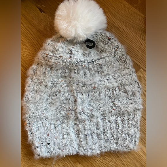 David and Young Accessories - NWT- david and young women's snow hat